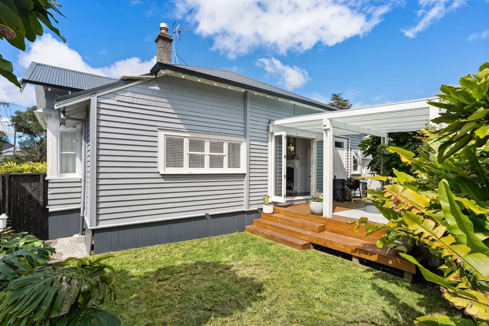 Photos of 76 Aroha Avenue