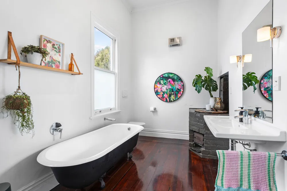 Photos of 76 Aroha Avenue