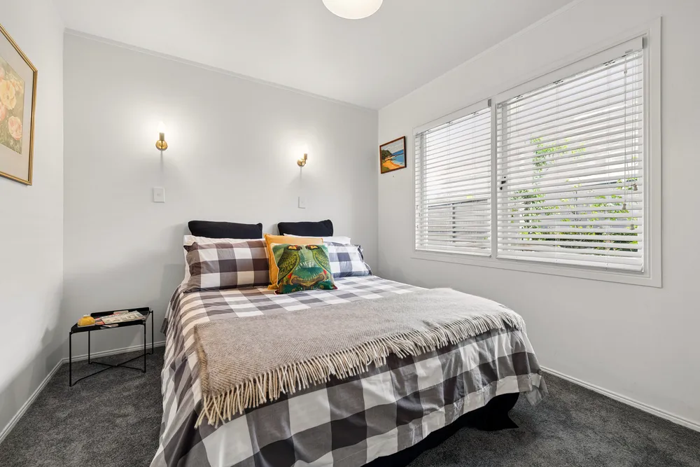 Photos of 98 Orakei Road