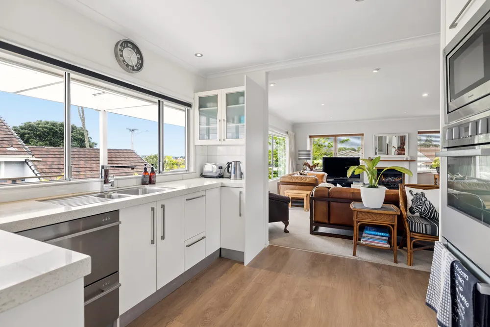 Photos of 98 Orakei Road