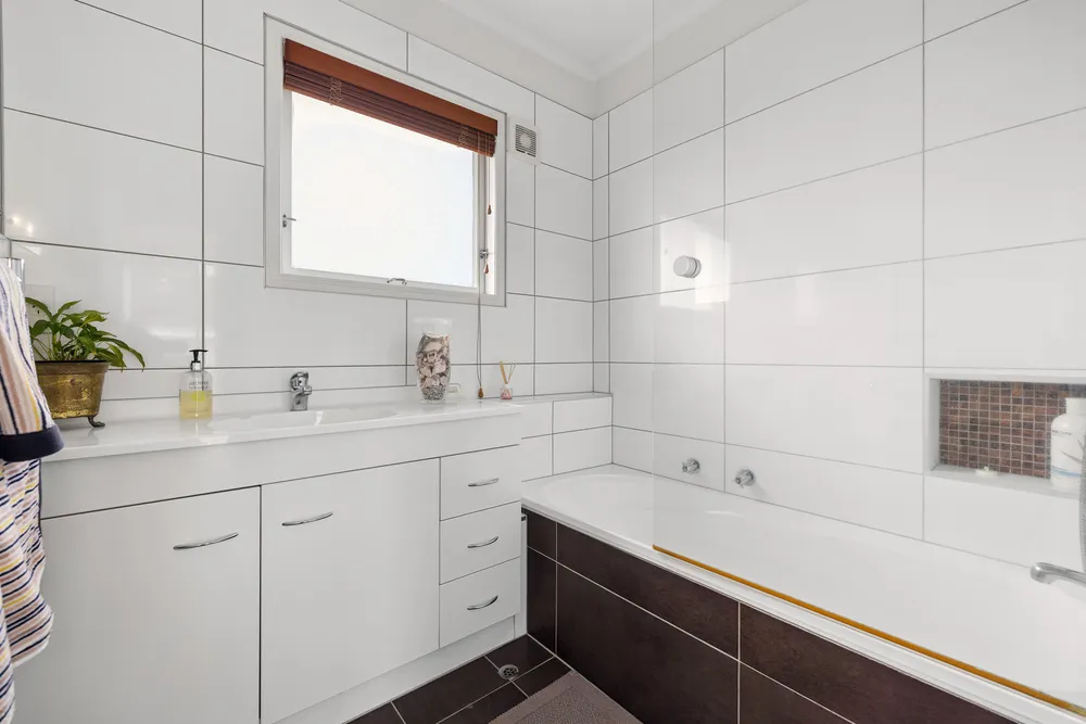 Photos of 98 Orakei Road