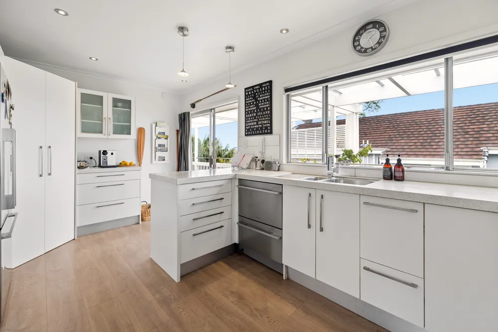 Photos of 98 Orakei Road