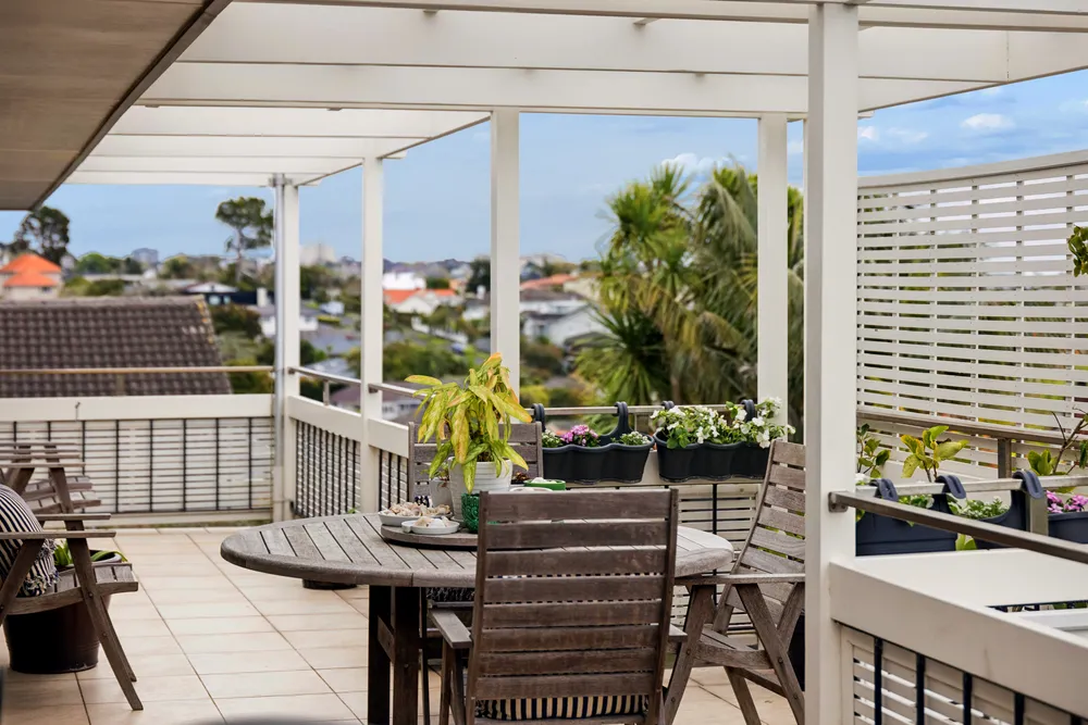 Photos of 98 Orakei Road