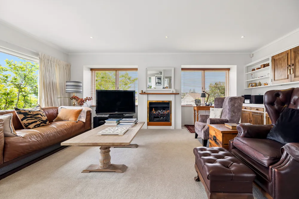 Photos of 98 Orakei Road