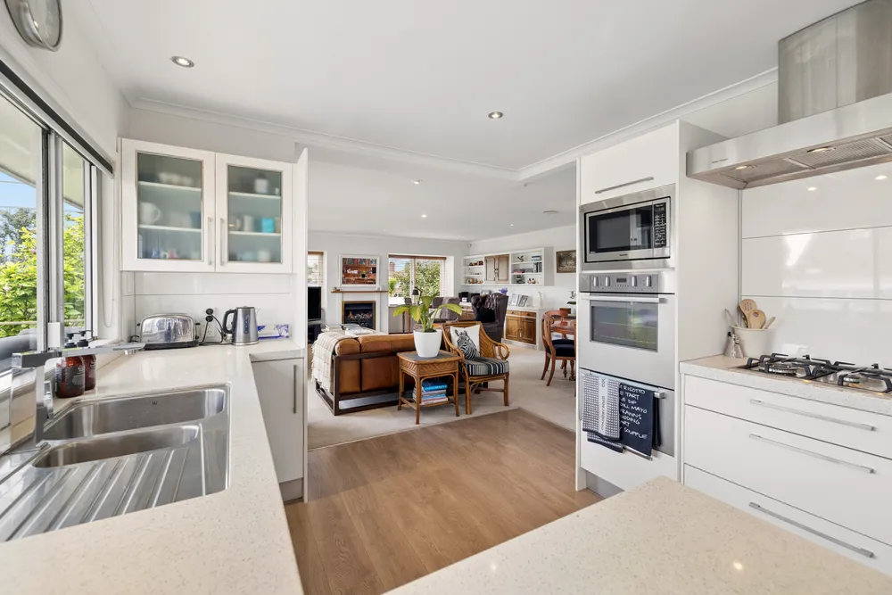 Photos of 98 Orakei Road