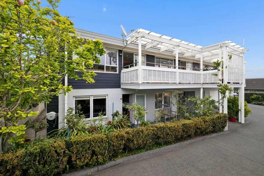 Photos of 98 Orakei Road