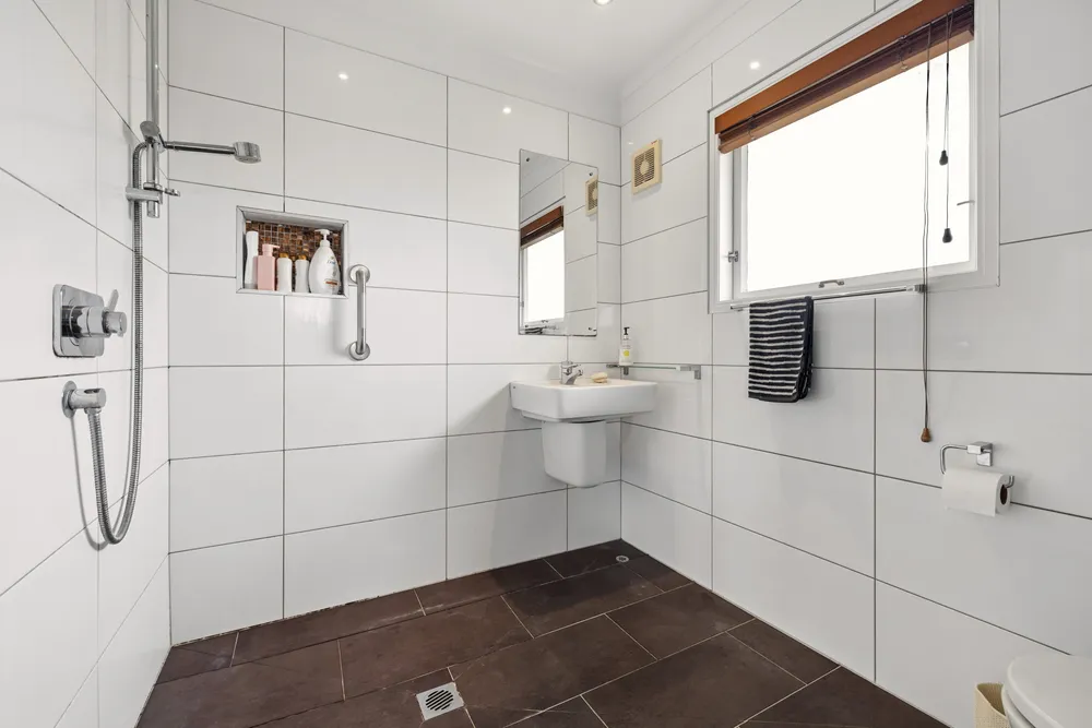 Photos of 98 Orakei Road