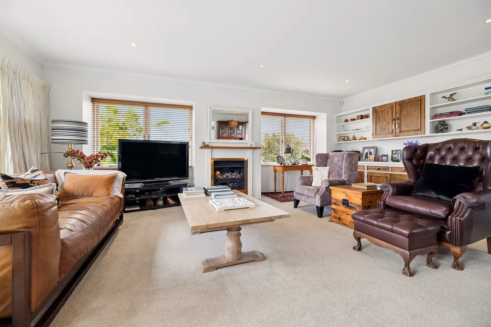 Photos of 98 Orakei Road