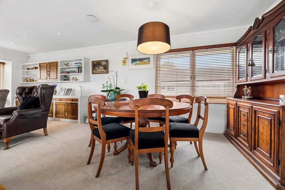 Photos of 98 Orakei Road