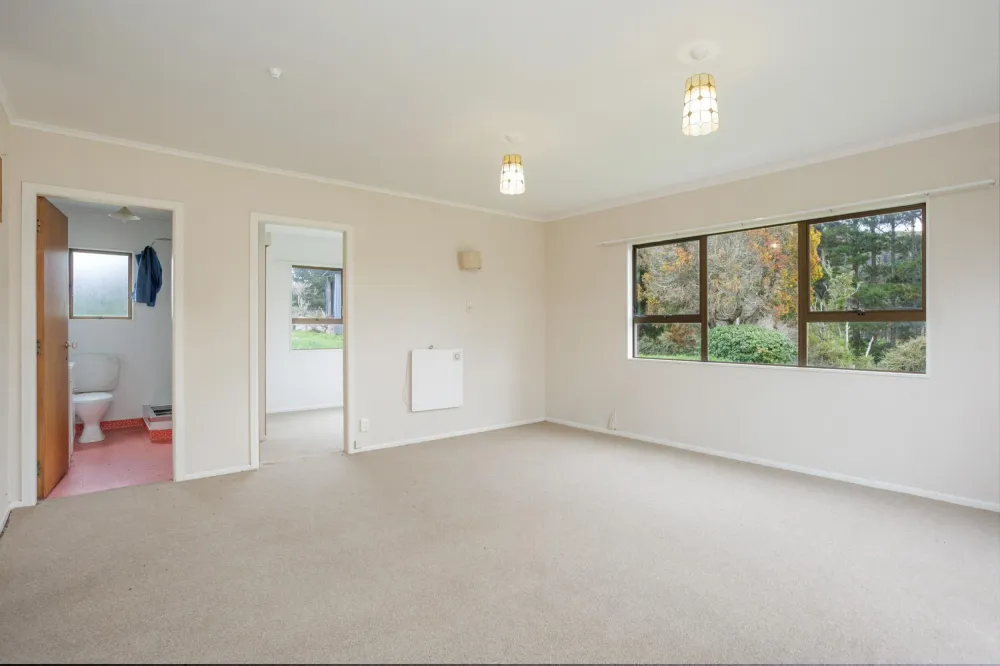 Photos of 703 Bayley Road