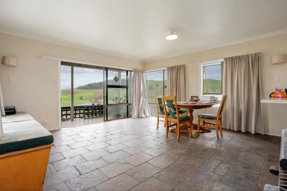 Photos of 703 Bayley Road
