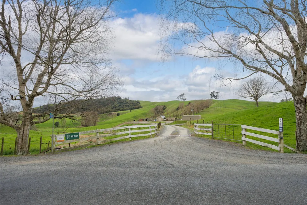 Photos of 703 Bayley Road