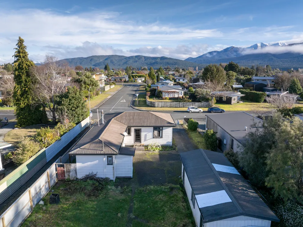 Photos of 6 Mackinnon Loop