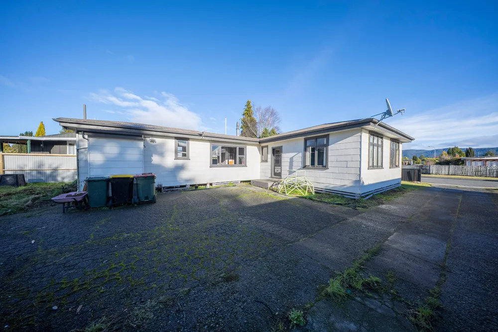 Photos of 6 Mackinnon Loop