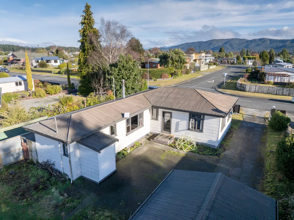 Photos of 6 Mackinnon Loop