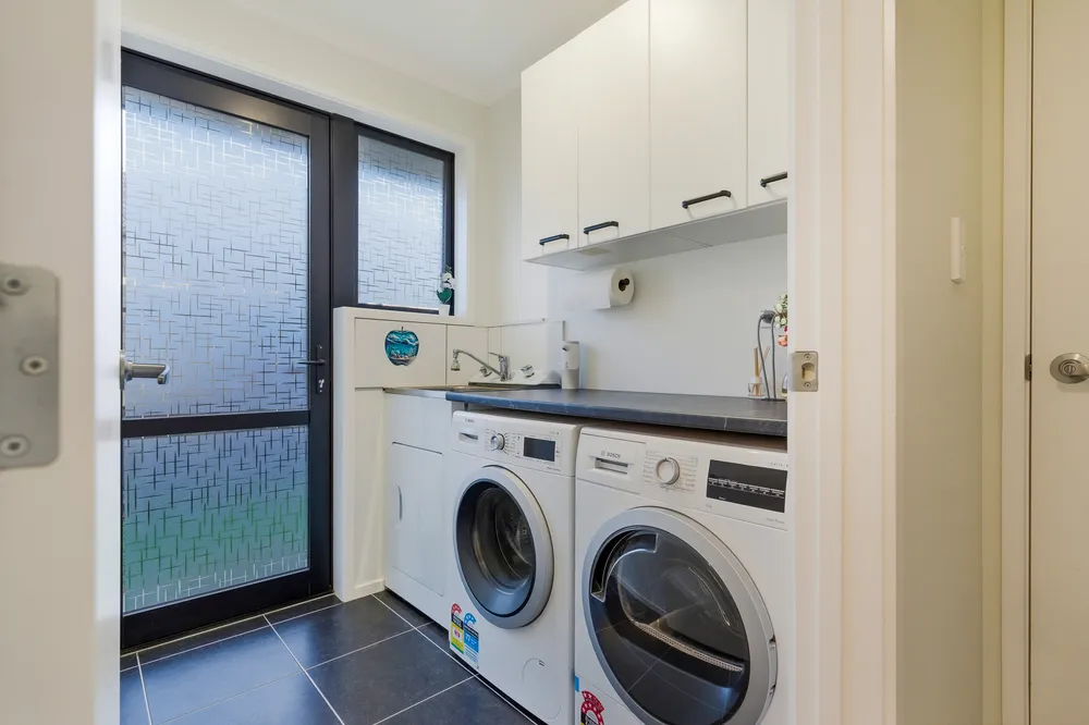 Photos of 87 Twin Parks Rise