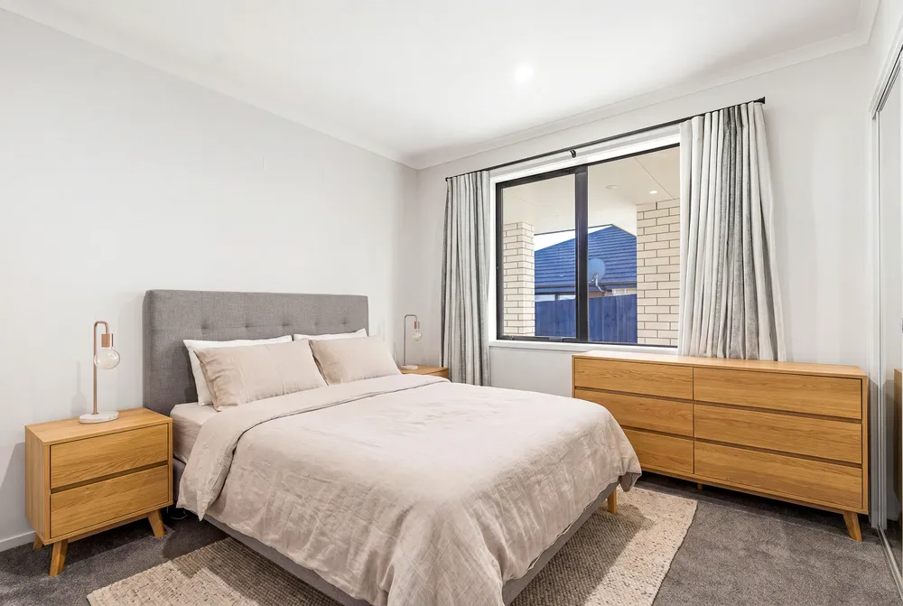 Photos of 87 Twin Parks Rise