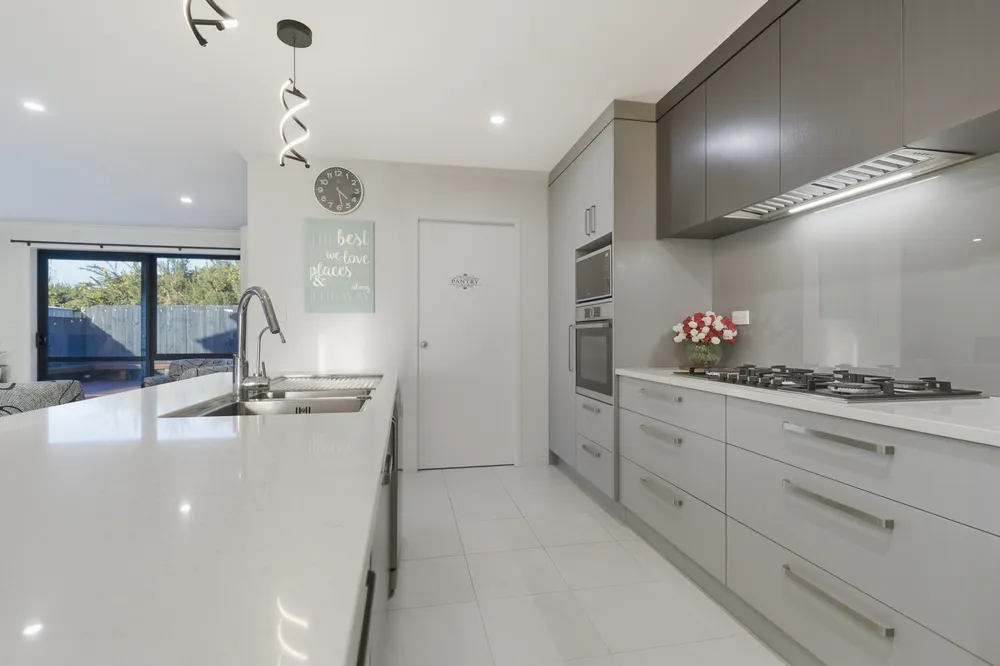 Photos of 87 Twin Parks Rise