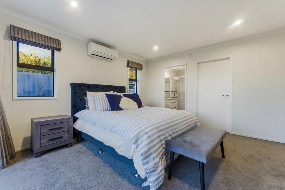 Photos of 87 Twin Parks Rise