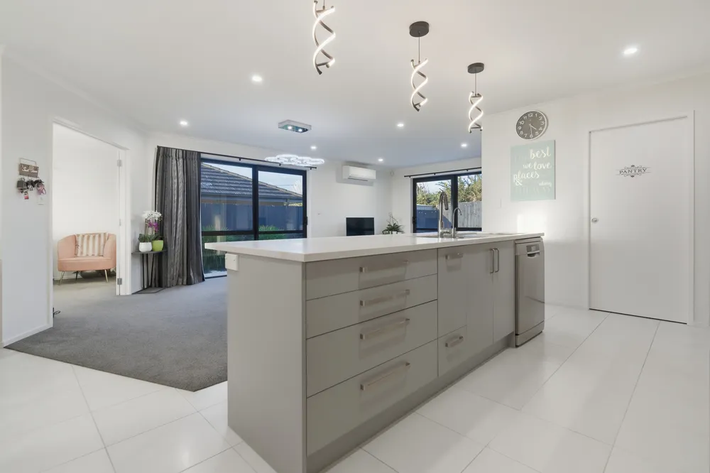 Photos of 87 Twin Parks Rise