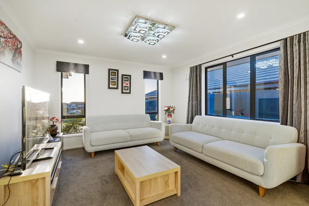 Photos of 87 Twin Parks Rise