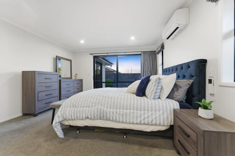 Photos of 87 Twin Parks Rise
