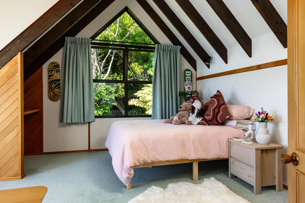 Photos of 2069 Queen Charlotte Dr