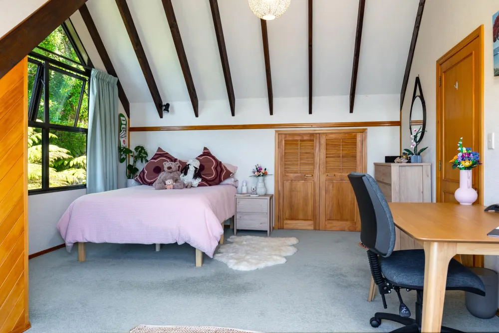 Photos of 2069 Queen Charlotte Dr