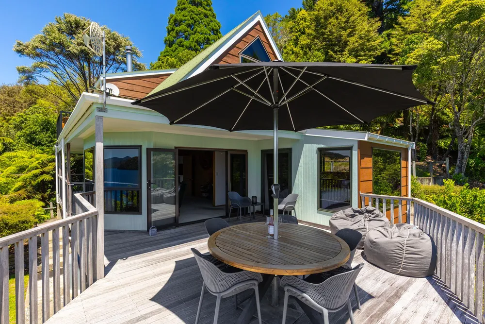 Photos of 2069 Queen Charlotte Dr