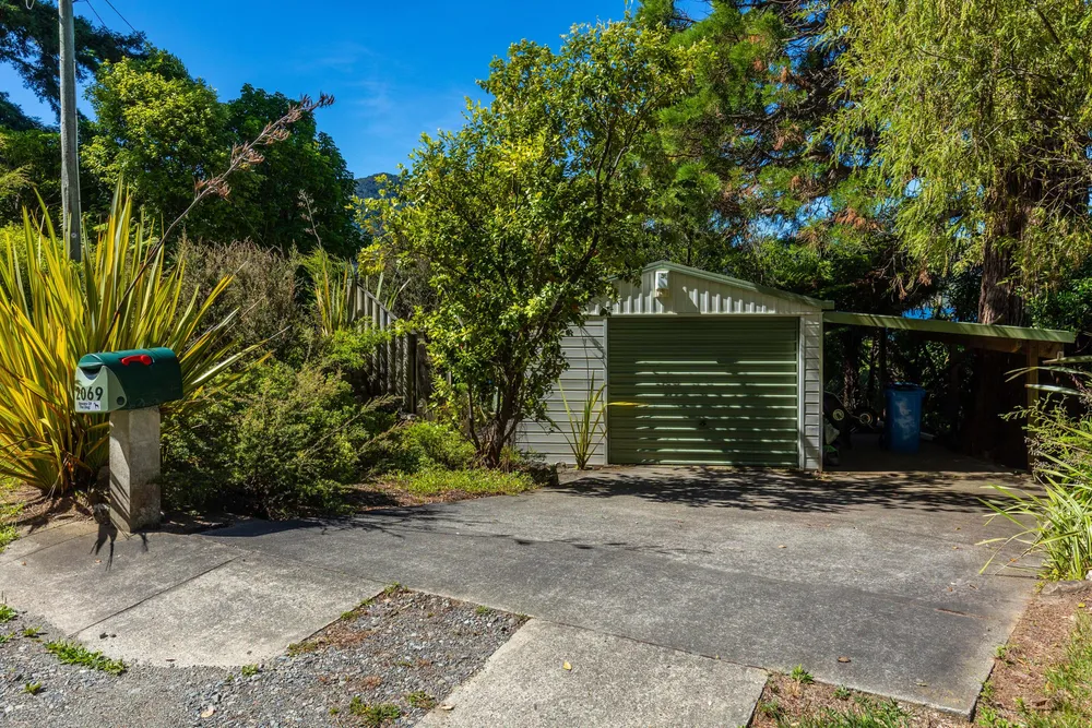 Photos of 2069 Queen Charlotte Dr