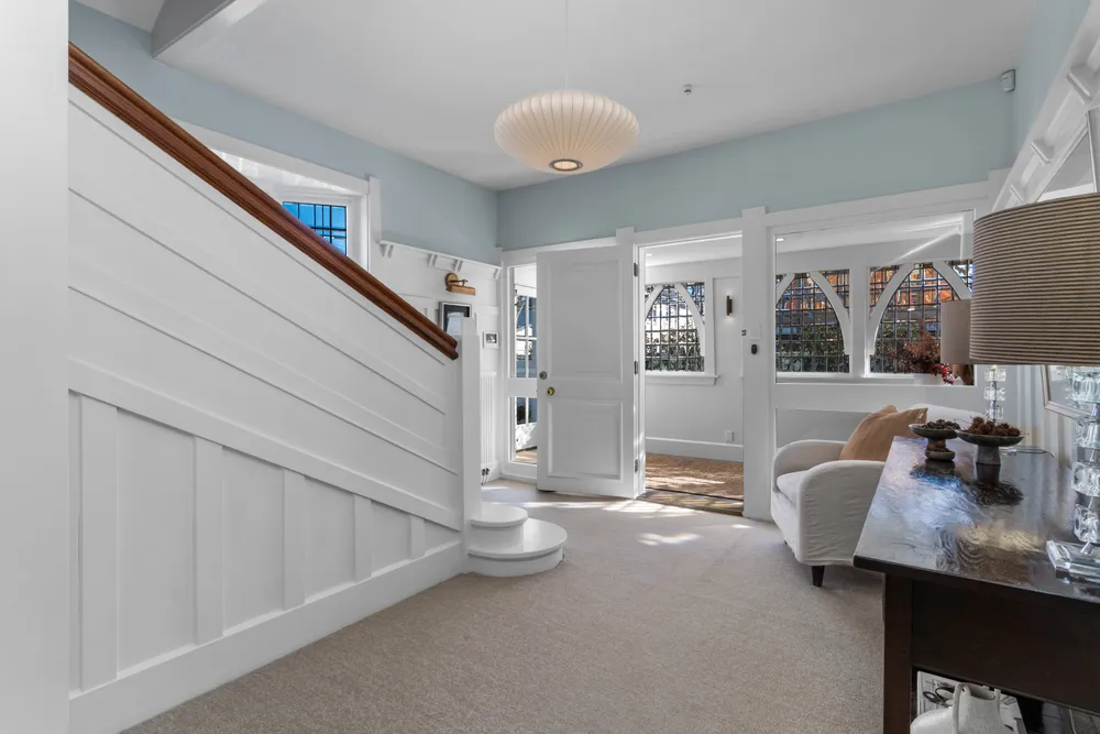 Photos of 18 Allister Avenue