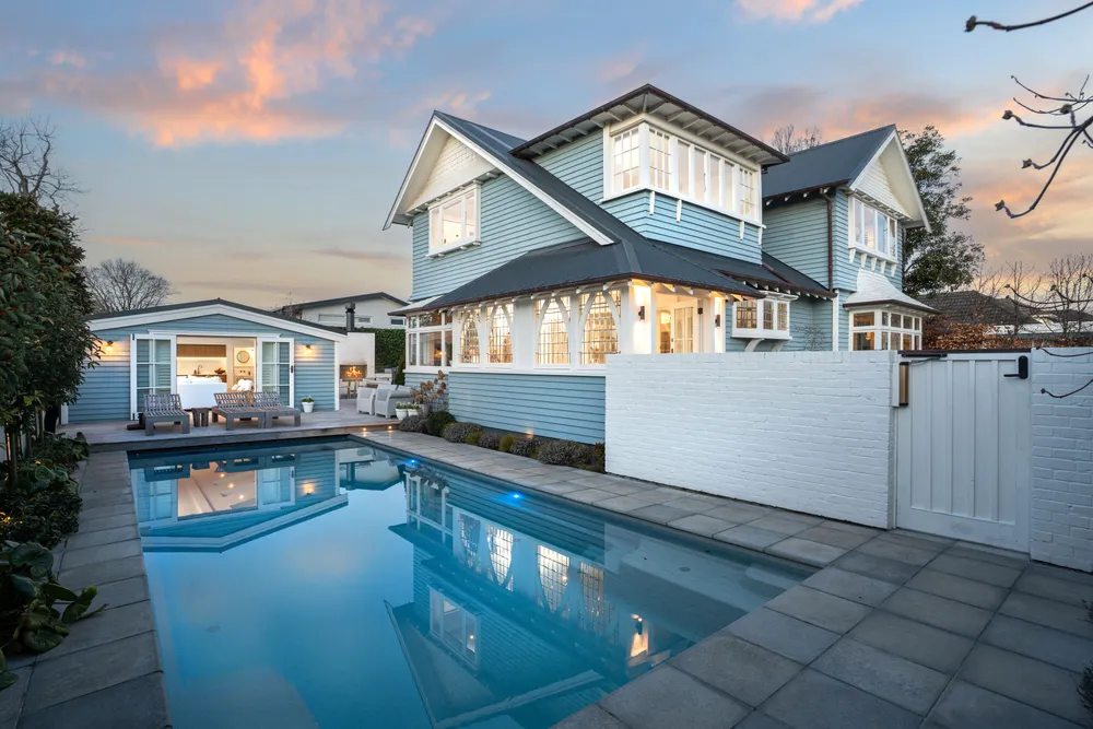 Photos of 18 Allister Avenue