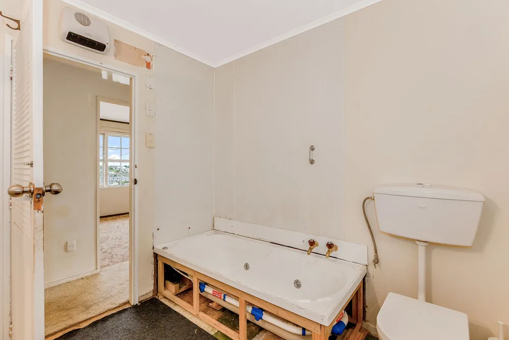 Photos of 472 Warspite Avenue
