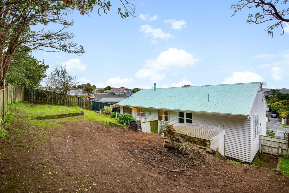 Photos of 472 Warspite Avenue