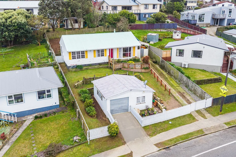 Photos of 472 Warspite Avenue