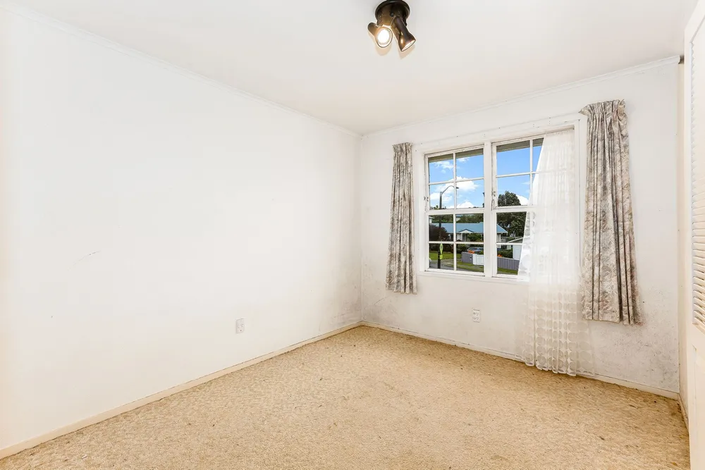 Photos of 472 Warspite Avenue