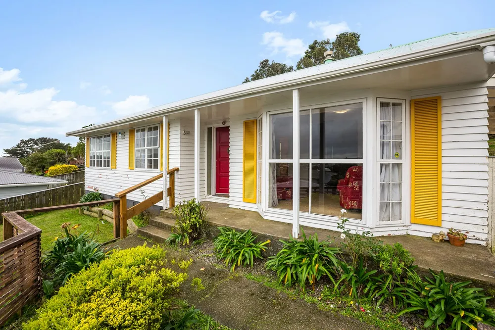 Photos of 472 Warspite Avenue