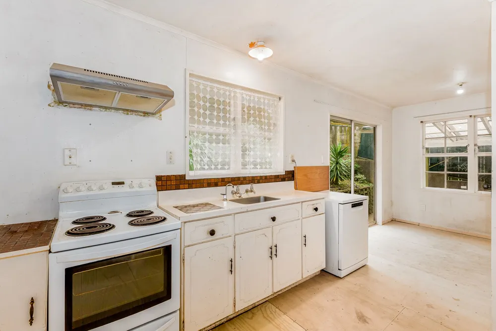 Photos of 472 Warspite Avenue