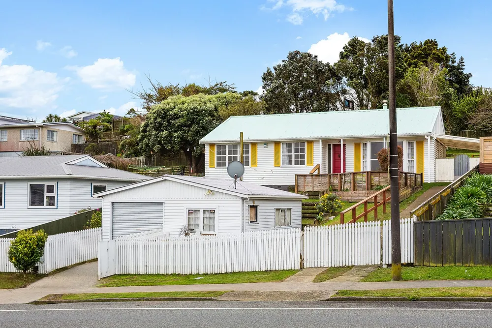 Photos of 472 Warspite Avenue