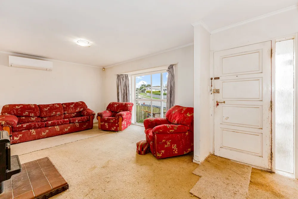 Photos of 472 Warspite Avenue
