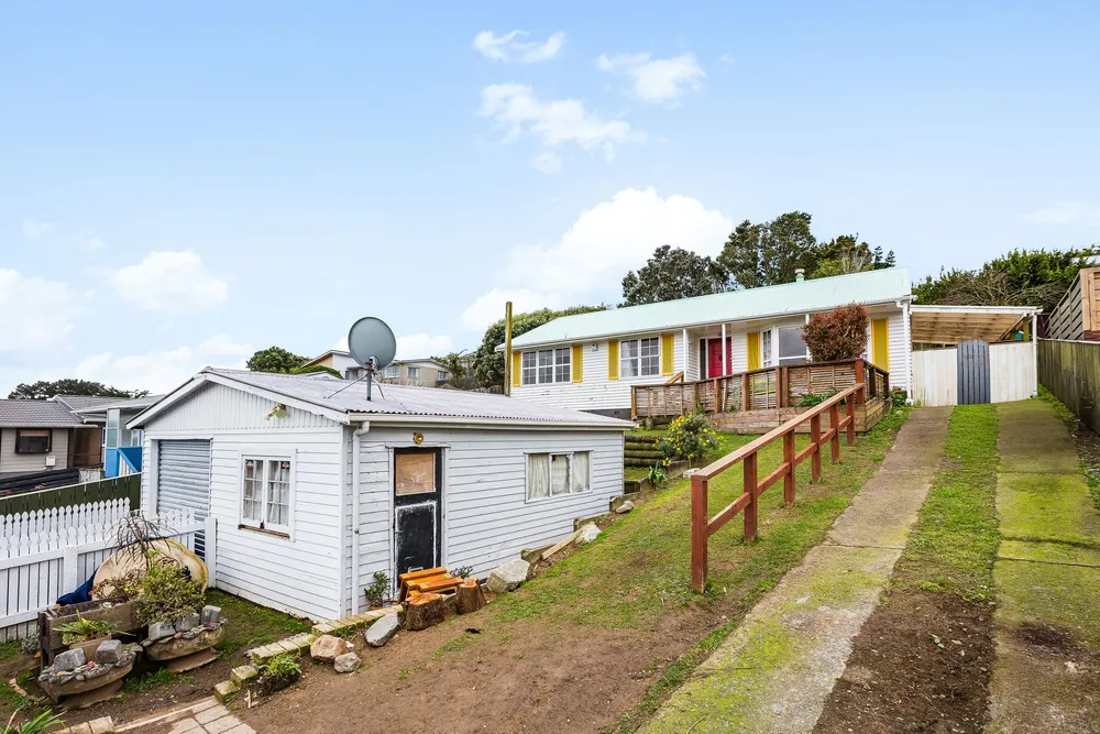 Photos of 472 Warspite Avenue