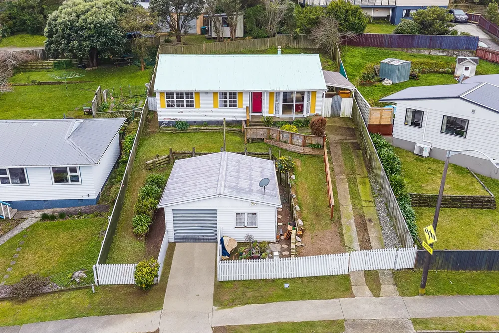 Photos of 472 Warspite Avenue