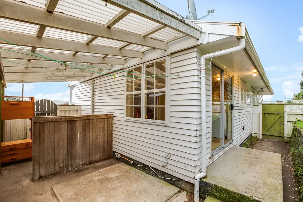 Photos of 472 Warspite Avenue