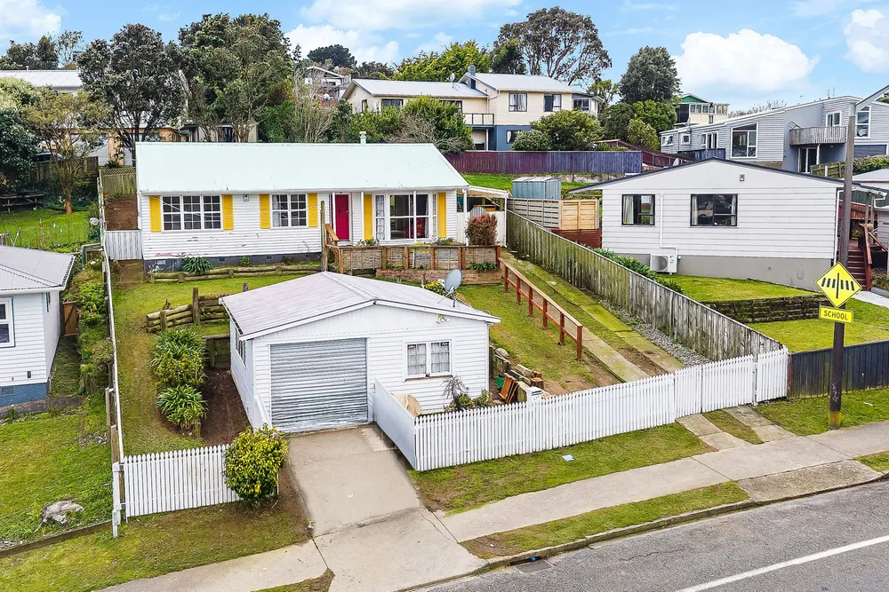 Photos of 472 Warspite Avenue