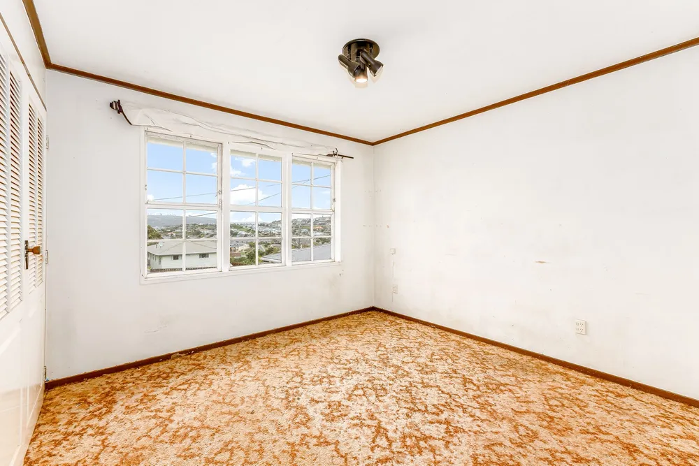 Photos of 472 Warspite Avenue