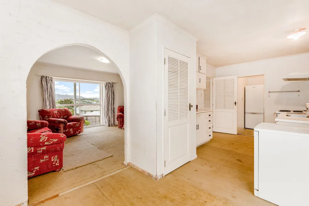 Photos of 472 Warspite Avenue