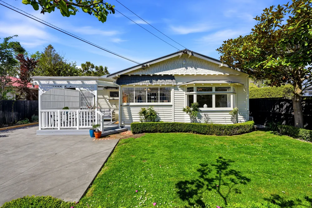 Photos of 6 Cardiff Avenue