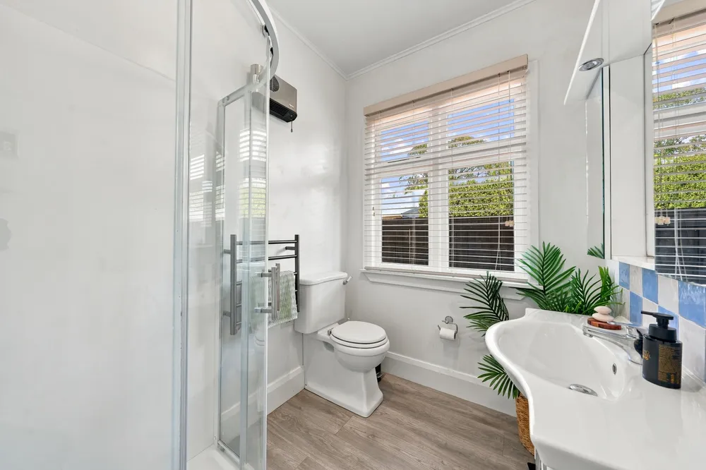 Photos of 6 Cardiff Avenue