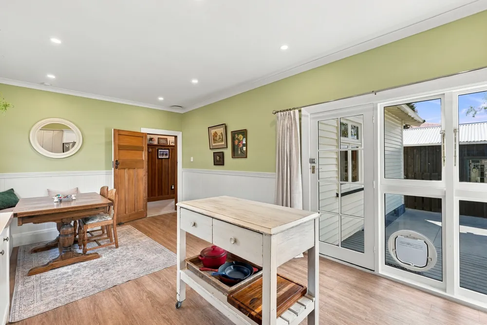 Photos of 6 Cardiff Avenue