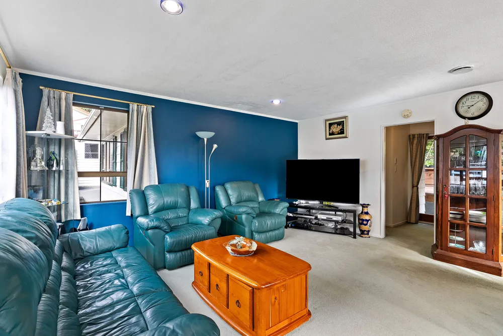 Photos of 52 Hathaway Avenue